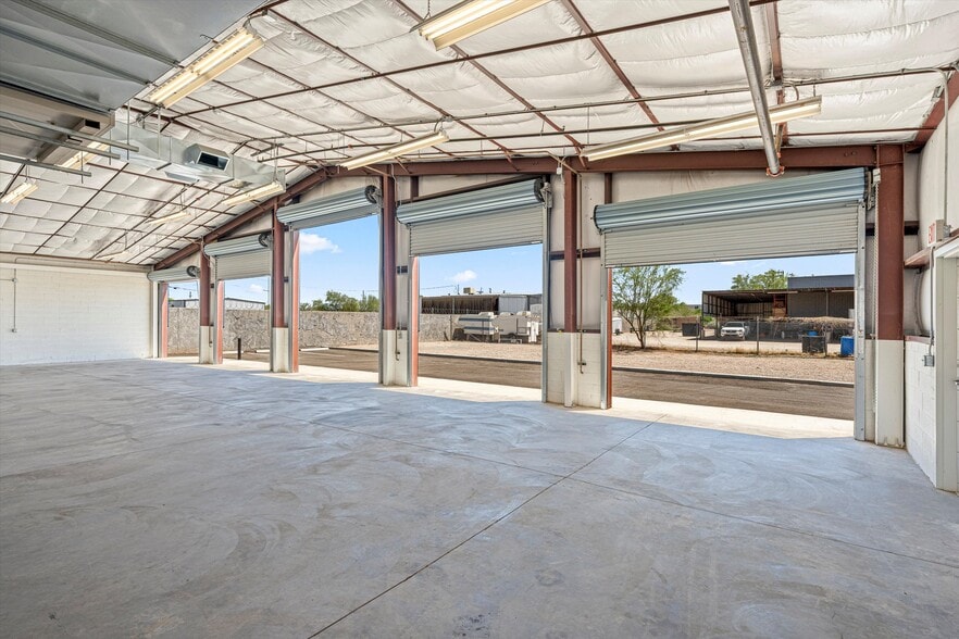 More Photos Of 3626 E 47th St, Tucson Manufacturing For Sale