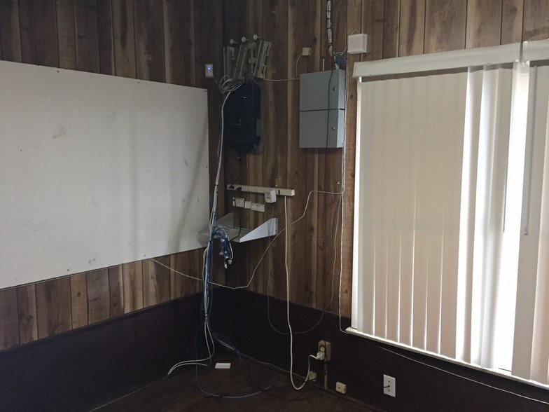 More Photos Of 18400 Highway 65, Bakersfield Warehouse For Lease