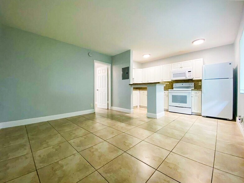 More Photos Of 921-925 NE 17th Ave, Fort Lauderdale Apartments For Sale