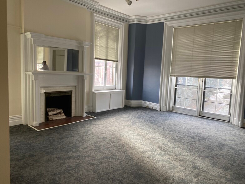 More Photos Of 17 Elk St, Albany Office For Lease