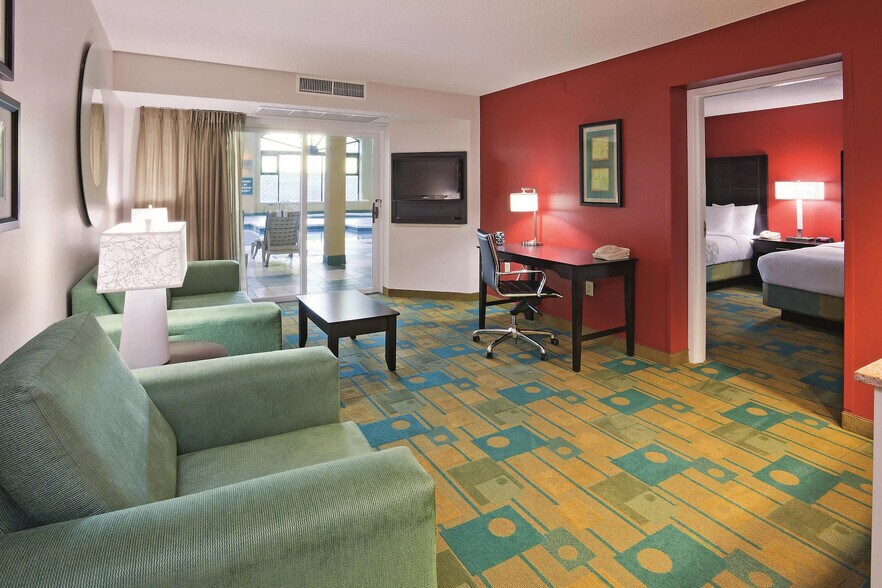 More Photos Of 5423 N Port Washington Rd, Glendale Hotel For Sale