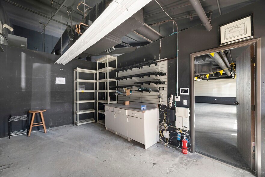 More Photos Of 1714 Newbury Rd, Newbury Park General Retail For Lease