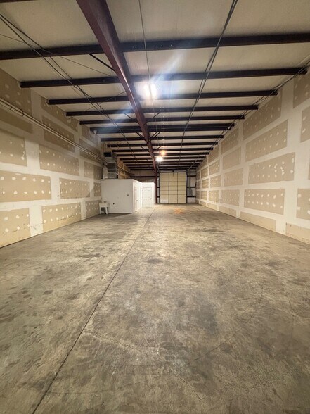 More Photos Of 3350 Patuxent River Rd, Davidsonville Warehouse For Lease
