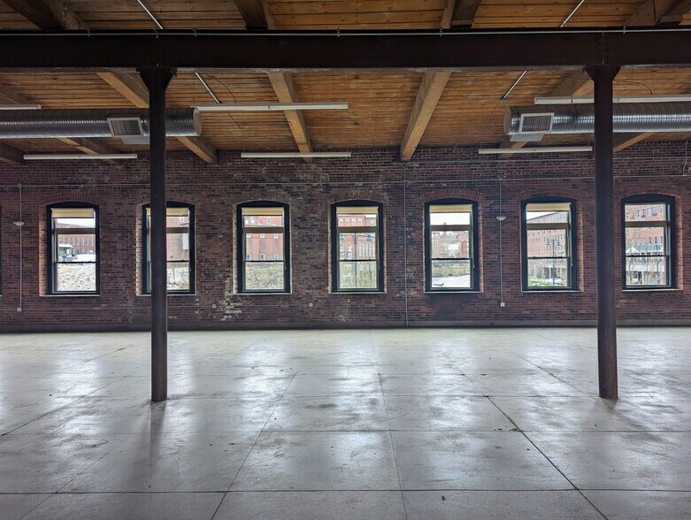 More Photos Of 102 Main St, Saco Light Manufacturing For Sale