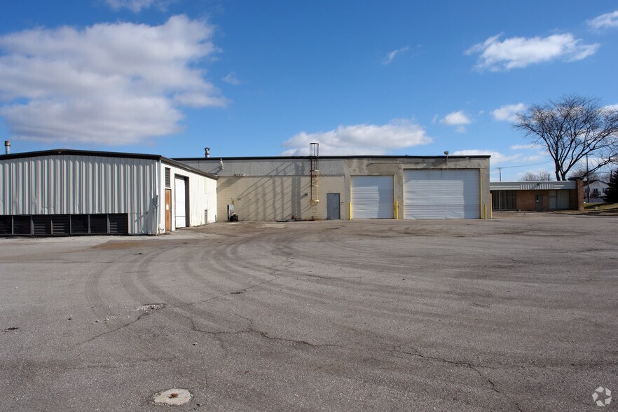 More Photos Of 33195 Harper Ave, Saint Clair Shores Manufacturing For Lease