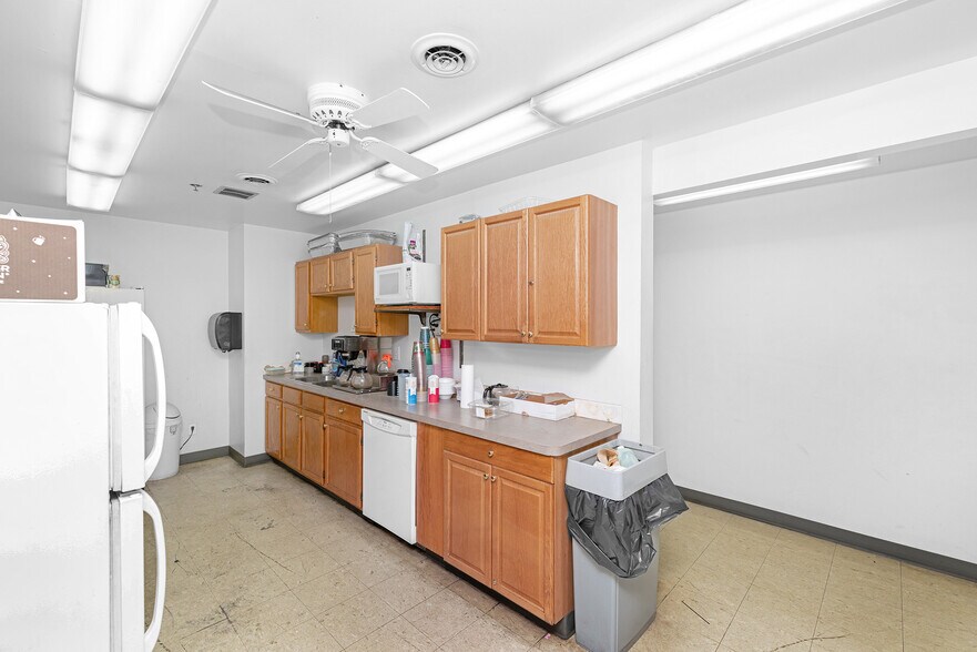 More Photos Of 1655 E 12th St, Mishawaka Manufacturing For Sale