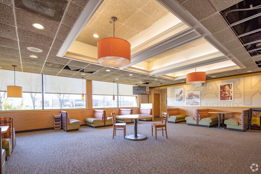 More Photos Of 1195 S Milwaukee Ave, Libertyville Restaurant For Lease