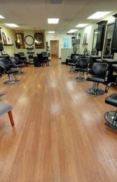 More Photos Of 32352 Woodward Ave, Royal Oak Storefront For Lease