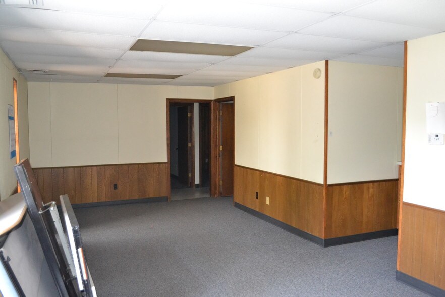 More Photos Of 44 NE 51st St, Oklahoma City Light Distribution For Lease