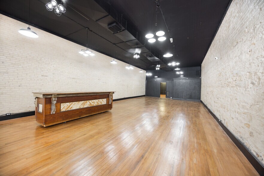 More Photos Of 1118 18th St, Hondo Storefront For Sale