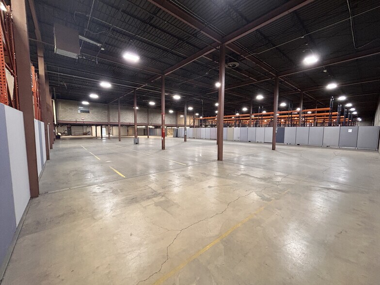 More Photos Of 4301 Hwy 7 W, Saint Louis Park Distribution For Lease