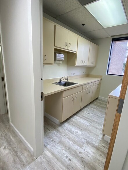 More Photos Of 1830 Town Center Dr, Reston Medical For Sale