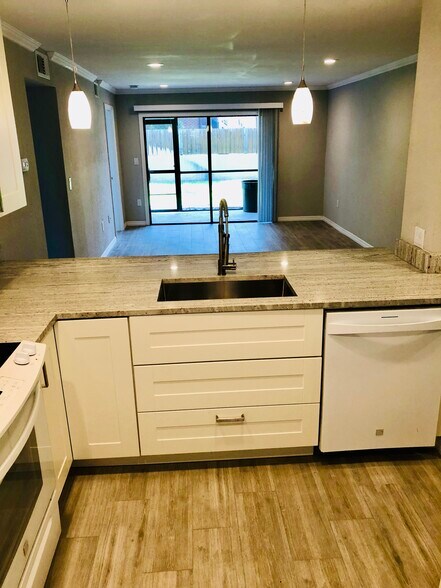 More Photos Of 115 112th Ave NE, Saint Petersburg Specialty For Sale