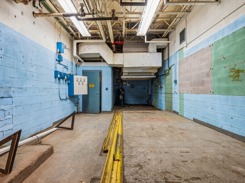More Photos Of 90 Christ School Rd, Arden Distribution For Lease