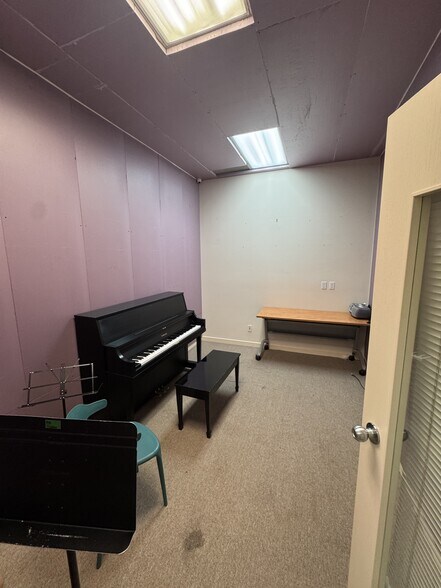 More Photos Of 4140 No 3 Rd, Richmond Storefront For Lease