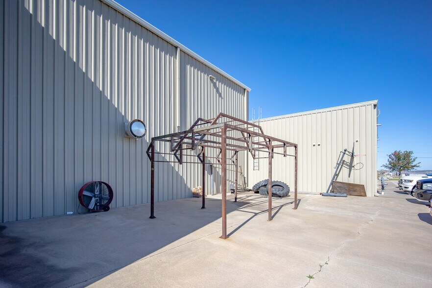More Photos Of 4200 Carriage Way, Weatherford Medical For Sale
