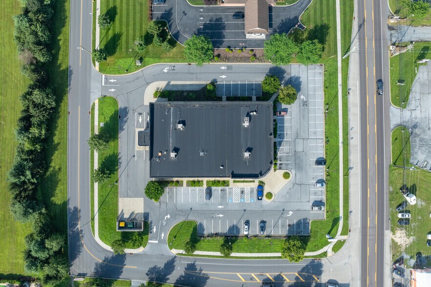 More Photos Of 980 E Main St, Palmyra General Retail For Sale