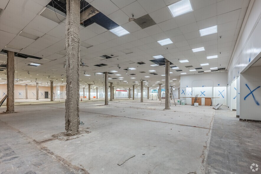 More Photos Of 100 Mall Dr, Steubenville Department Store For Lease