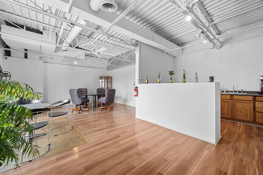 More Photos Of 2909 San Jacinto St, Dallas Loft Creative Space For Sale