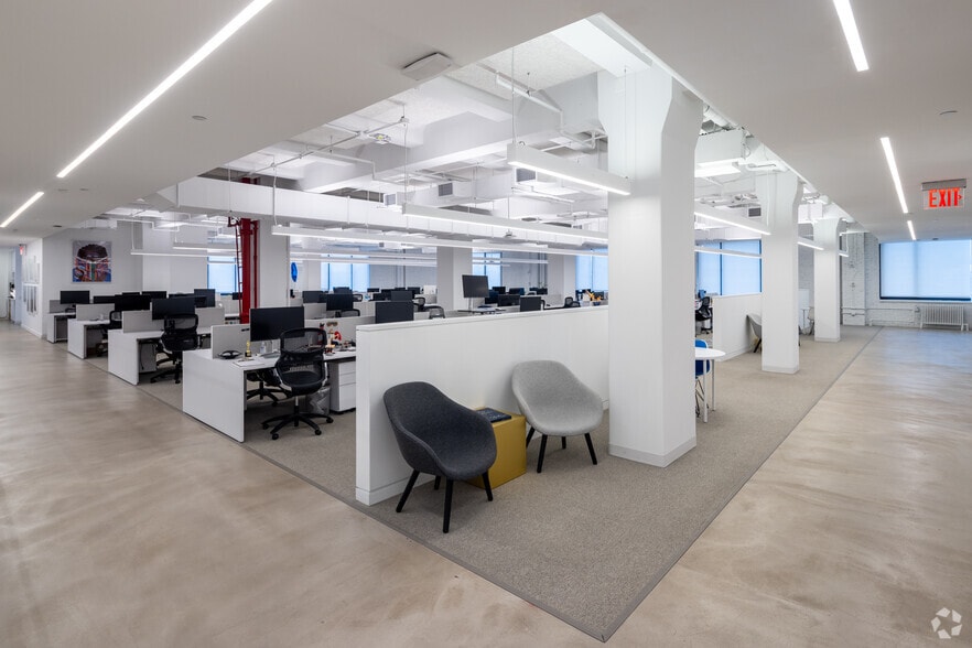 More Photos Of One Soho Sq, New York Office For Lease