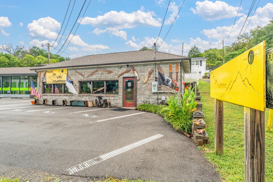 More Photos Of 927 S Charles G Seivers Blvd, Clinton General Retail For Sale