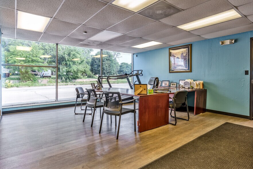 More Photos Of 415 N 3rd St, Rockford Light Distribution For Lease