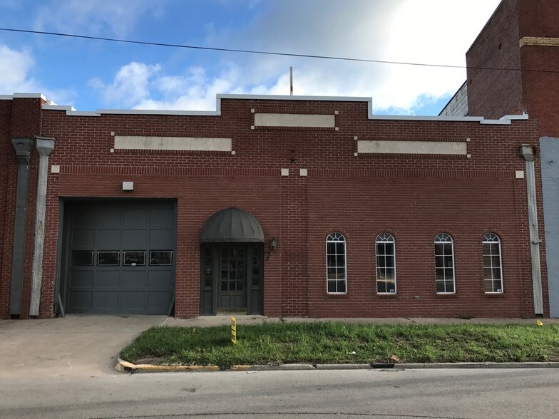 More Photos Of 7 W Broadway St, Ardmore Office For Sale