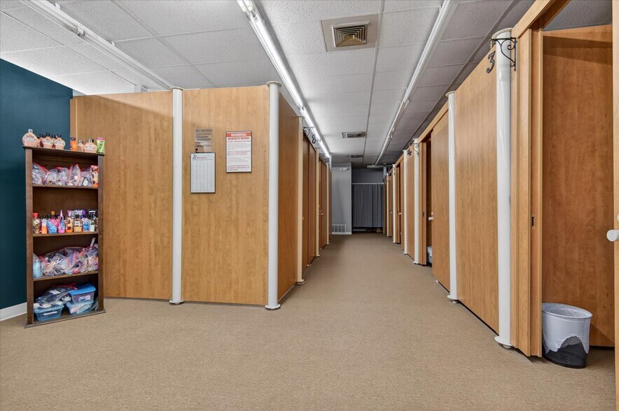 More Photos Of 111 SE Frank Phillips Blvd, Bartlesville Office For Sale