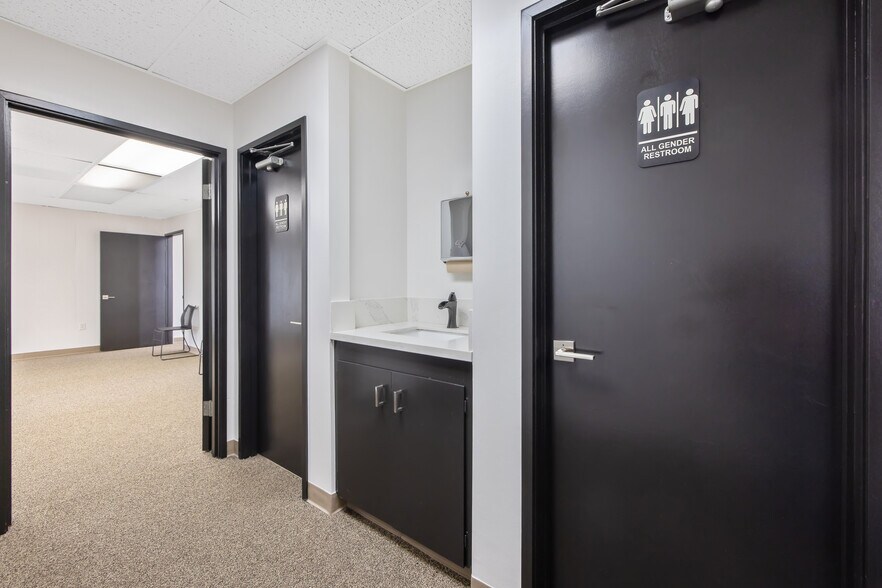 More Photos Of 1620 W Mineral King Ave, Visalia Office For Sale