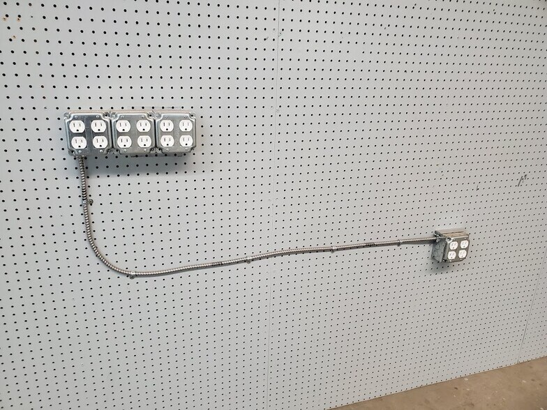 More Photos Of 6810 E 53rd Pl, Commerce City Warehouse For Lease