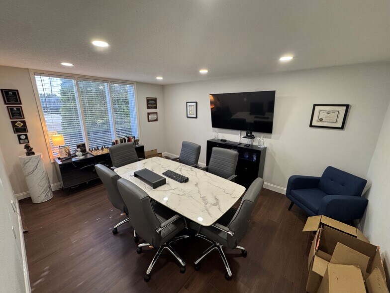 More Photos Of 641 W Fairbanks Ave, Winter Park Office For Lease