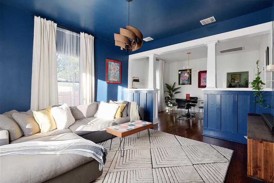 More Photos Of 724 N Cherry St, San Antonio Office For Sale