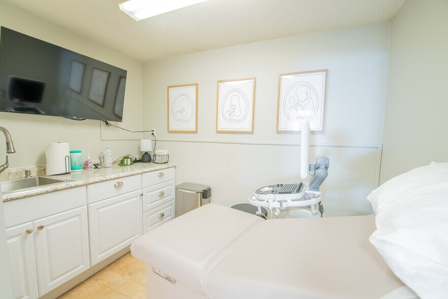 More Photos Of 4150 Crescent Dr, Saint Louis Office For Sale