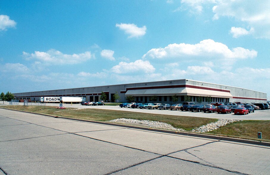 More Photos Of 5111-5151 W 76th St, Indianapolis Manufacturing For Lease