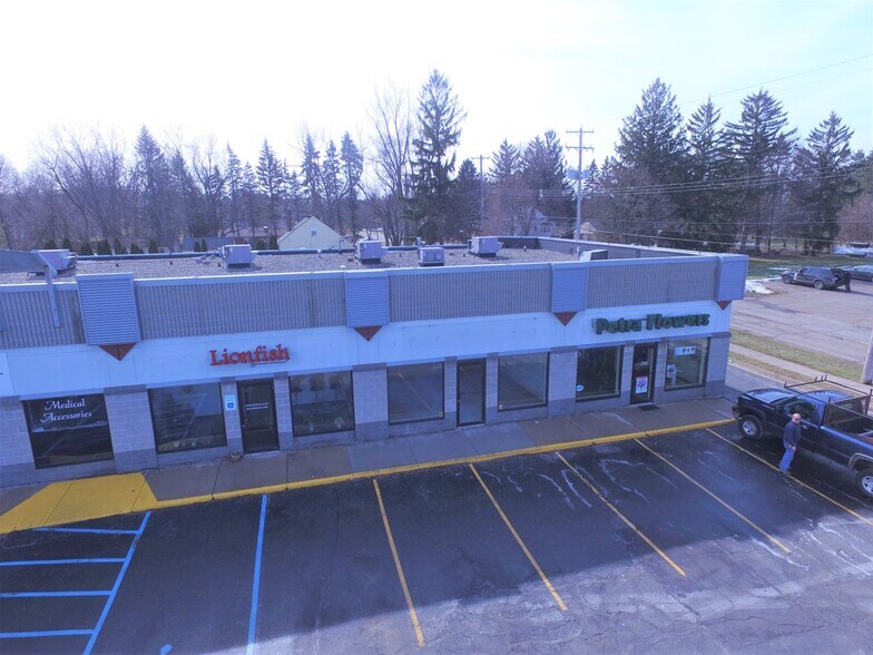 More Photos Of 3233 W Saginaw Hwy, Lansing Storefront For Sale