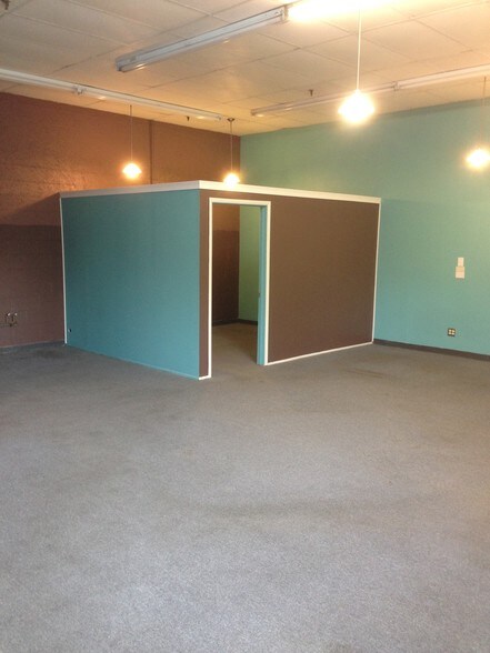 More Photos Of 4209-4213 E 62nd St, Indianapolis Storefront For Sale