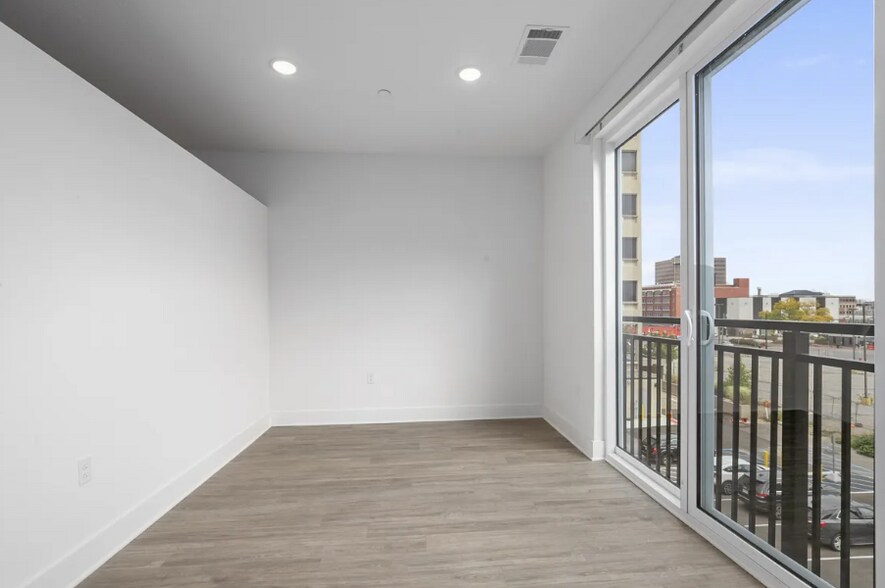 More Photos Of 501 S Capitol Ave, Lansing Office For Sale