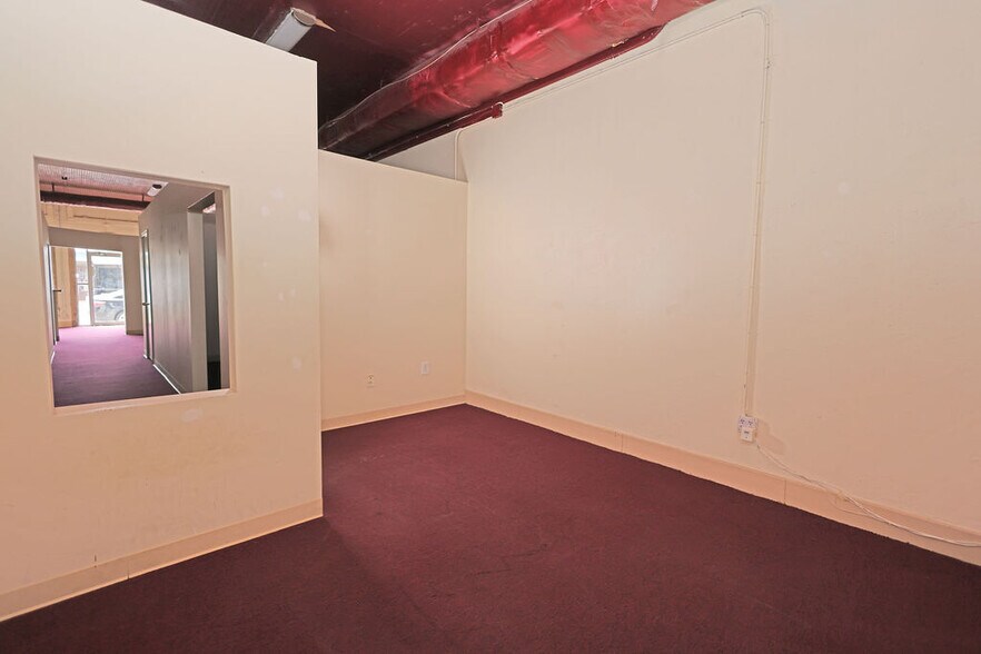 More Photos Of 303 E Main St, Humble Office For Lease