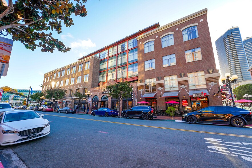 More Photos Of 210-250 5th Ave, San Diego Apartments For Lease