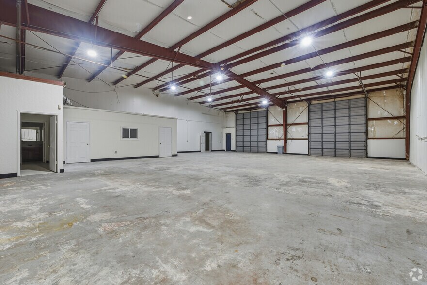 More Photos Of 1800 Sherwood Forest St, Houston Warehouse For Lease