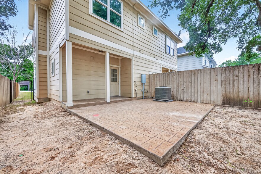 More Photos Of 14134 Packard St, Houston Specialty For Sale