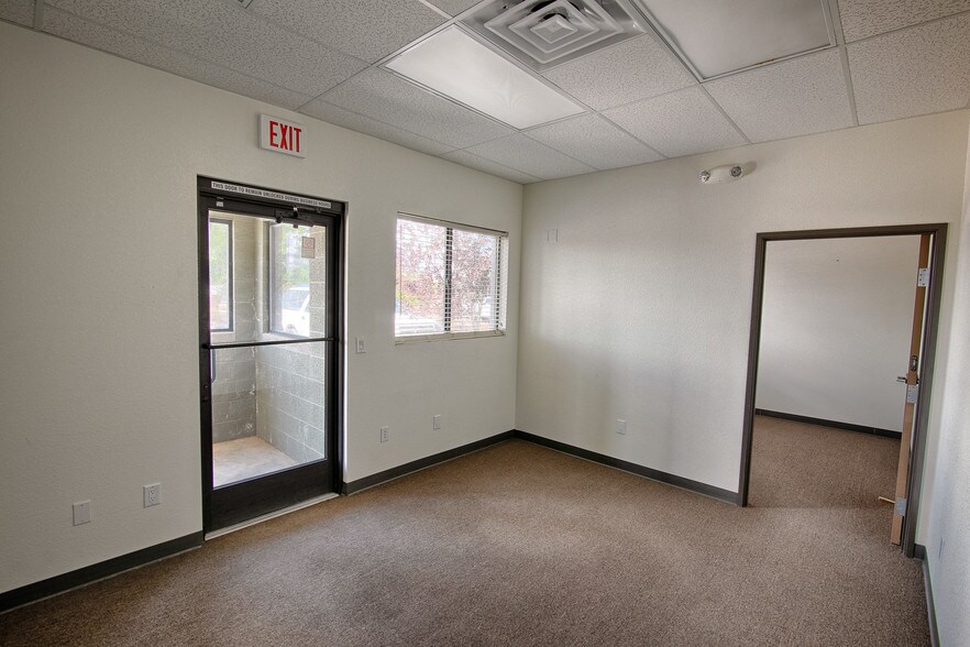 More Photos Of 1321 E Lumbermans Loop, Show Low Warehouse For Lease