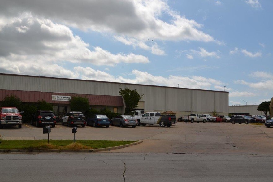 More Photos Of 10344 E 58th St, Tulsa Distribution For Lease