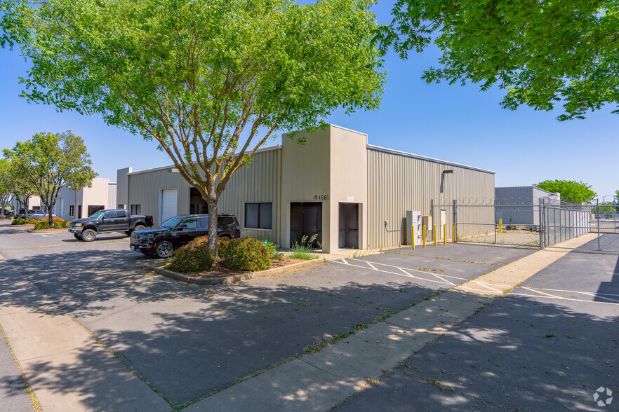 Primary Photo Of 4561 Skyway Dr, Olivehurst Warehouse For Sale