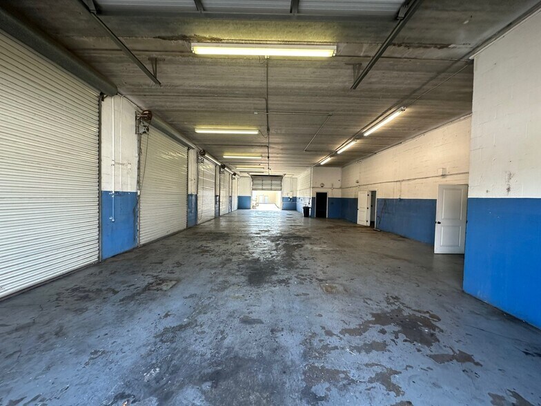 More Photos Of 1002 SE 9th St, Cape Coral Service For Lease