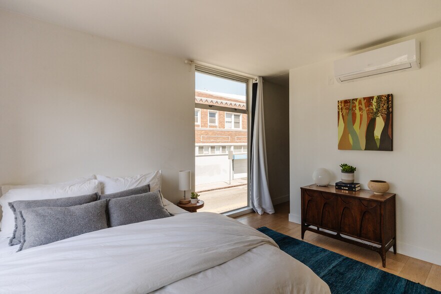 More Photos Of 40 18th Ave, Venice Apartments For Sale