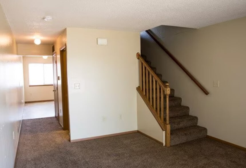 More Photos Of 1210 S Majestic View Pl, Sioux Falls Apartments For Sale