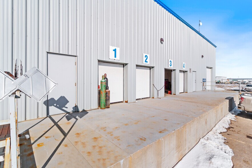 More Photos Of 5267 67 Av, Lloydminster Warehouse For Lease