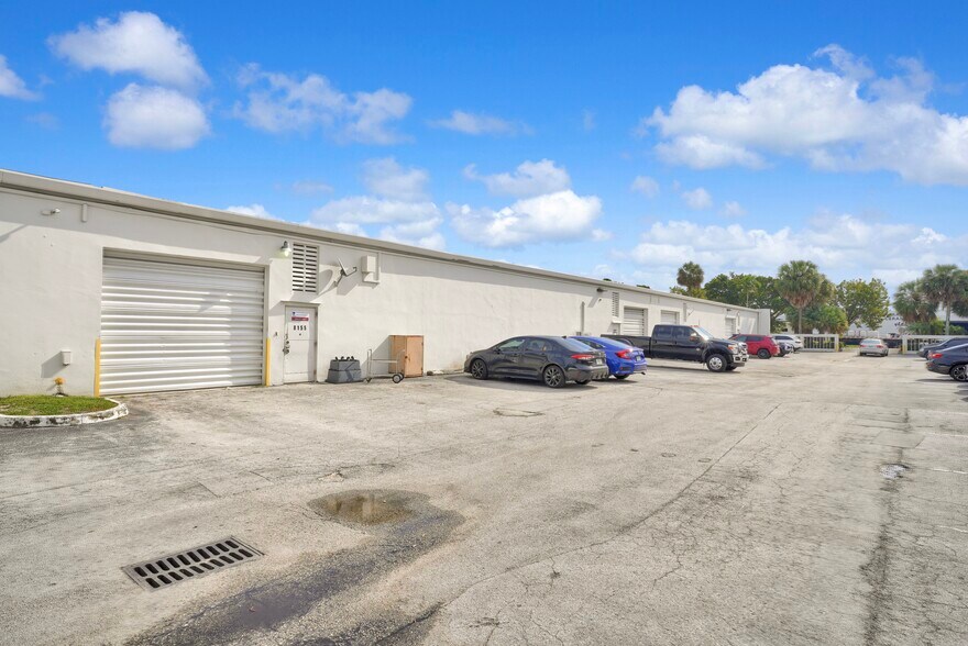 More Photos Of 8105 NW 33rd Street, Doral Flex For Sale