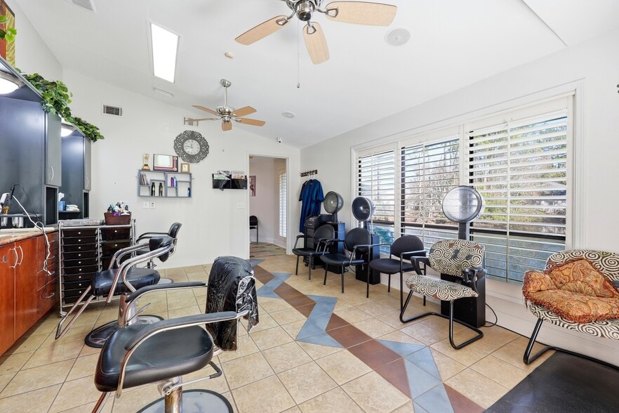 More Photos Of 3683 Crown Point Rd, Jacksonville Storefront Retail Office For Sale